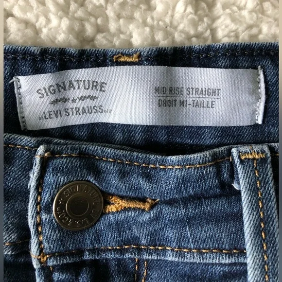 Levi’s Signature Mid Rise Jeans - Picture 2 of 7